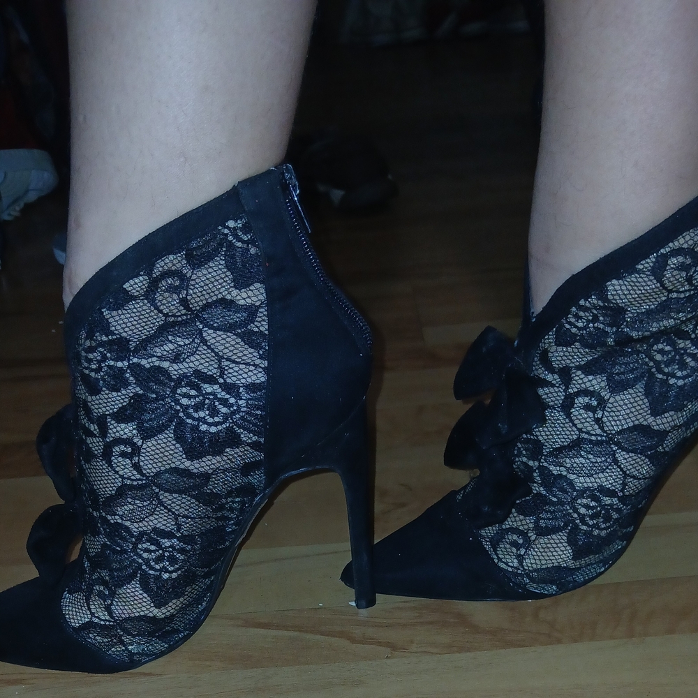 Elegant Black Lace Women's Heels